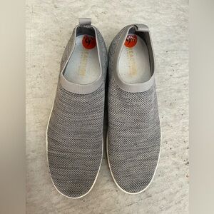 Kenneth Cole reaction slip on sneakers